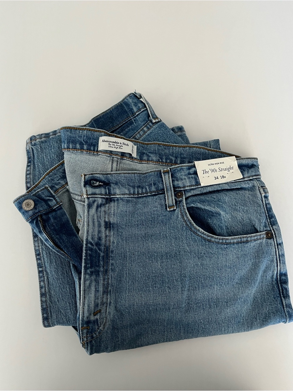 Abercrombie 90s Straight ultra high rise jeans BNWT